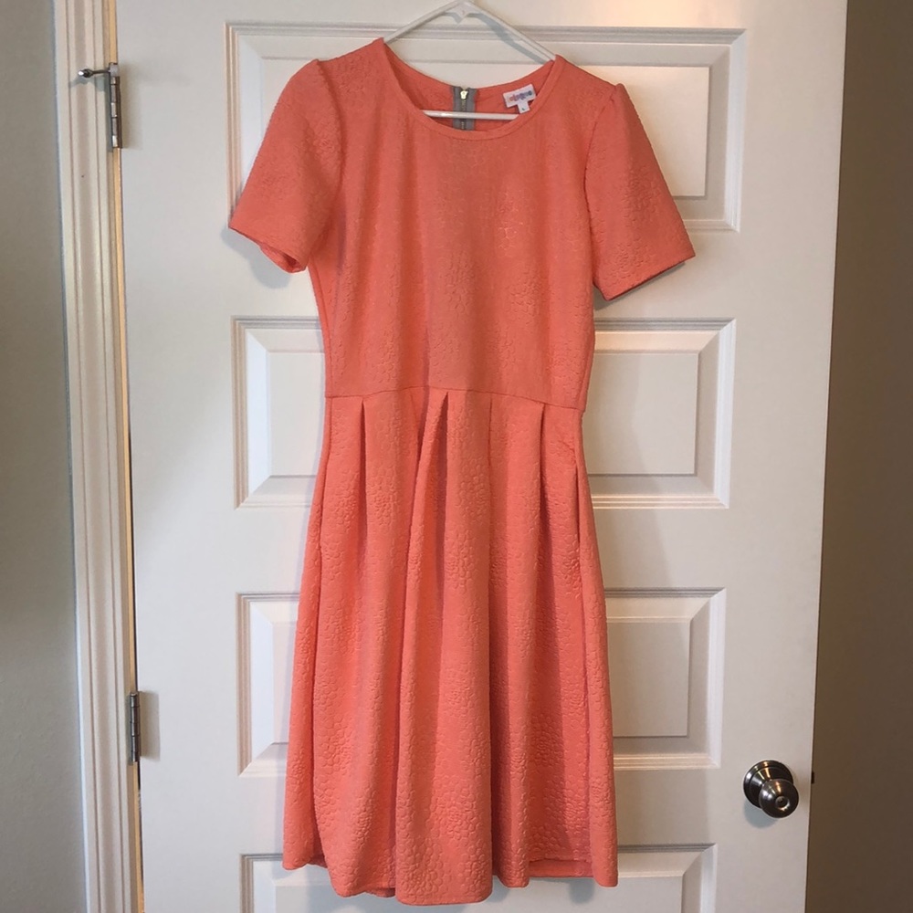EUC LuLaRoe large peach Amelia dress